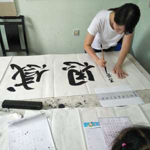 周大福X[蝙蝠侠大战超人：正义黎明]首饰全面发售(图1)