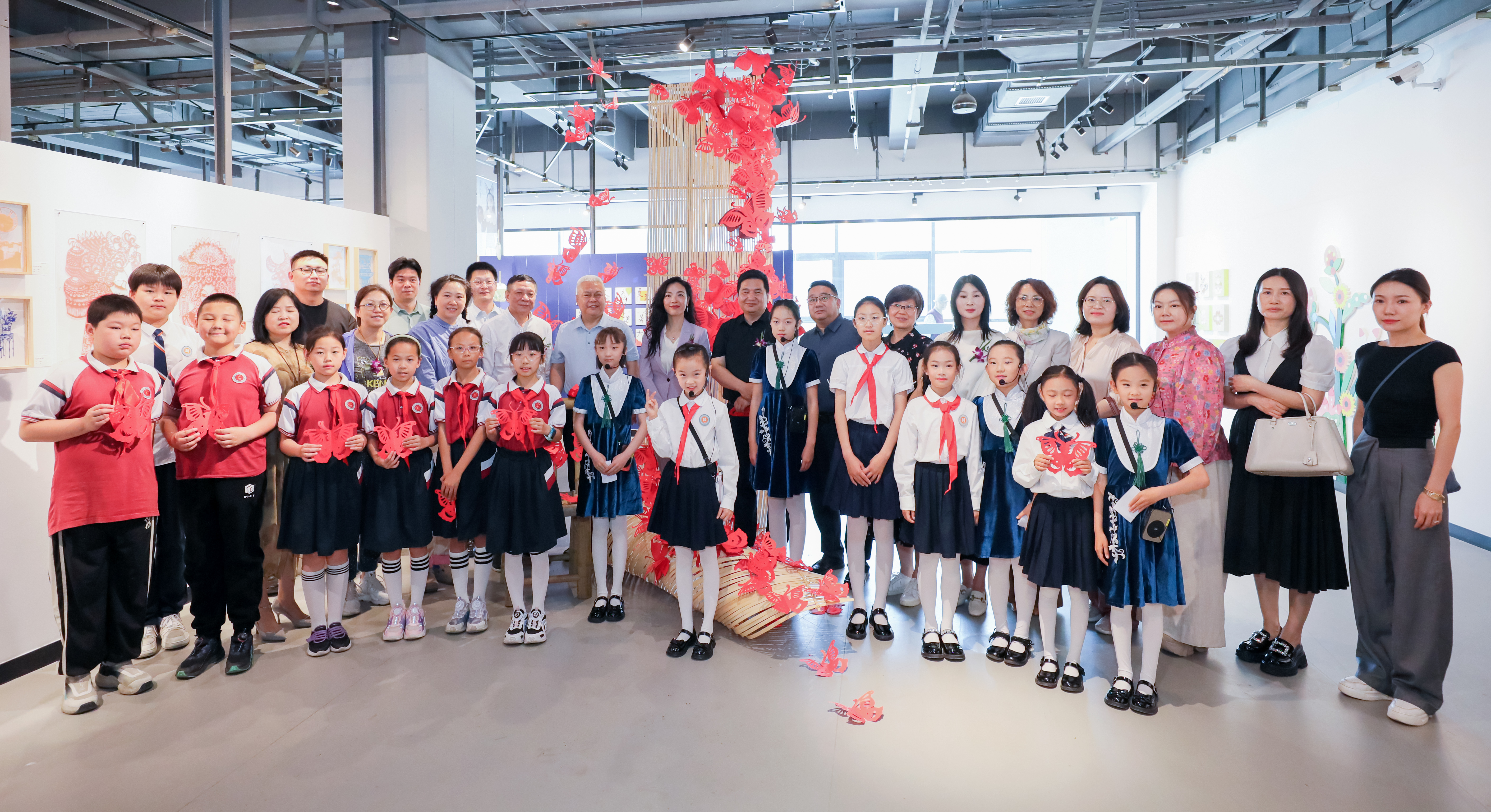 “让爱温暖未来”困境儿童原创艺术作品展开展(图1)